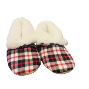 SNOOZIES NWOT Comfy, Cozy Tartan Plaid Bootie Slippers in Red & Black Size Small